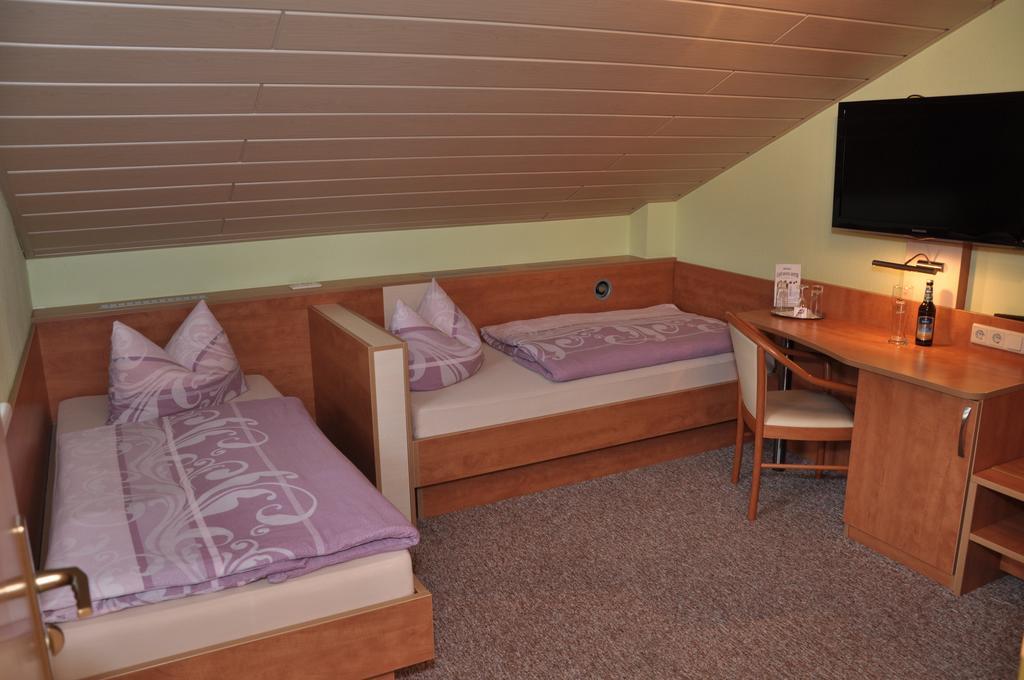 Cafe Hoyer Pension Und Appartements Roedigsdorf Bagian luar foto