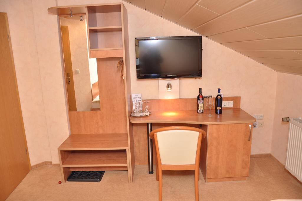Cafe Hoyer Pension Und Appartements Roedigsdorf Bagian luar foto