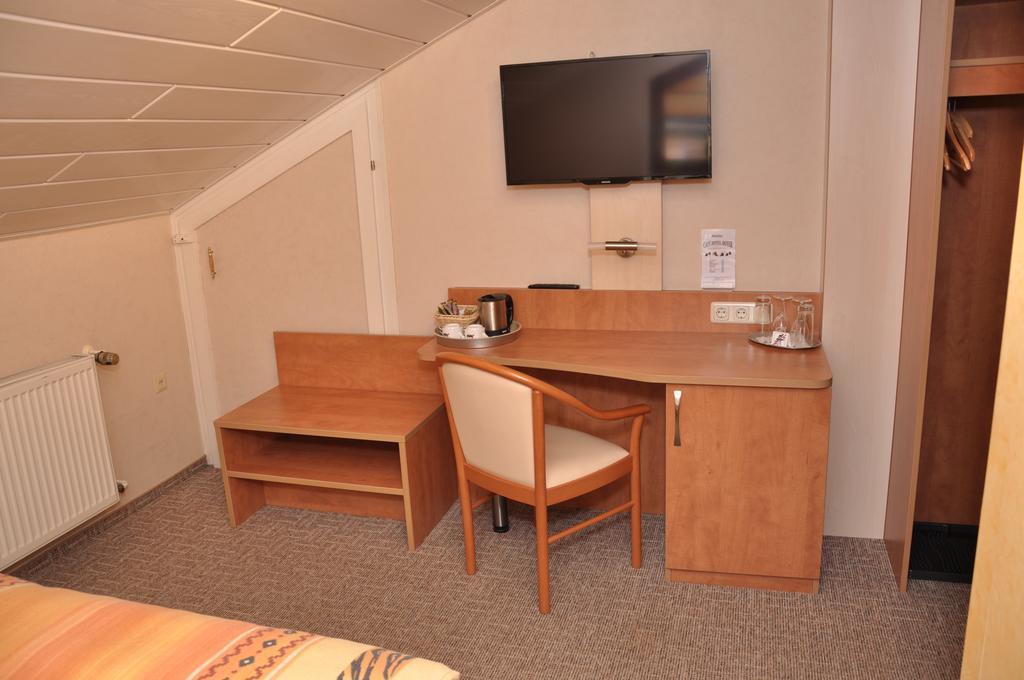 Cafe Hoyer Pension Und Appartements Roedigsdorf Bagian luar foto