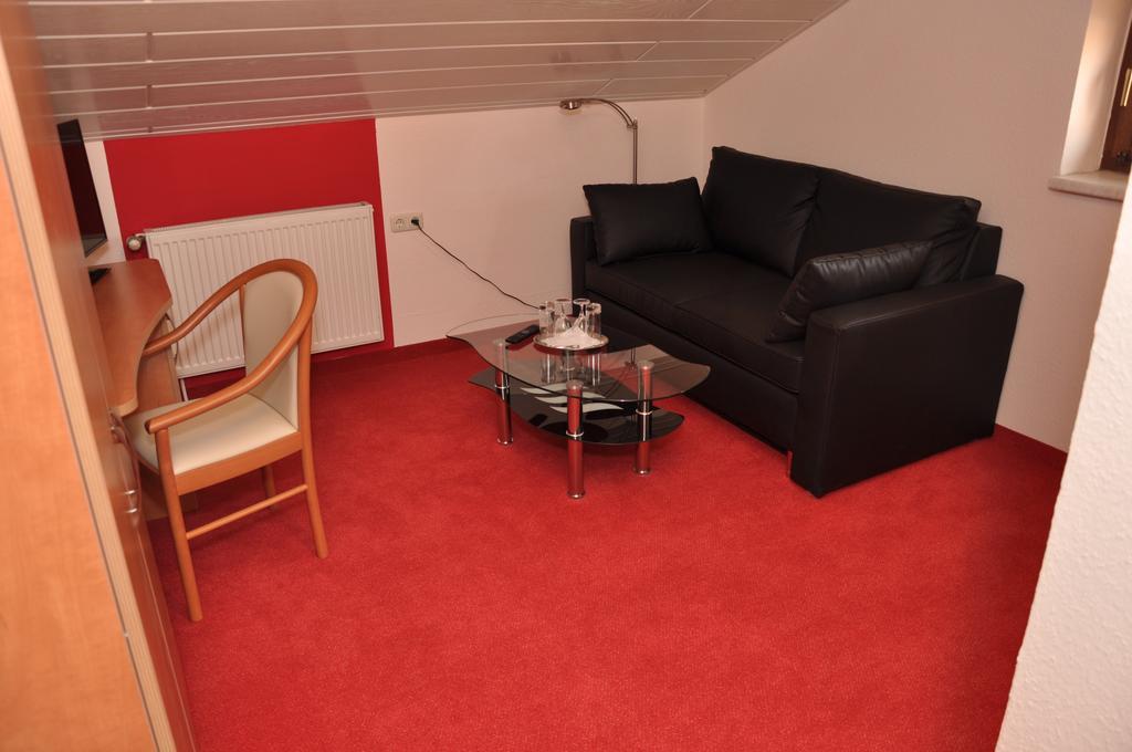 Cafe Hoyer Pension Und Appartements Roedigsdorf Bagian luar foto
