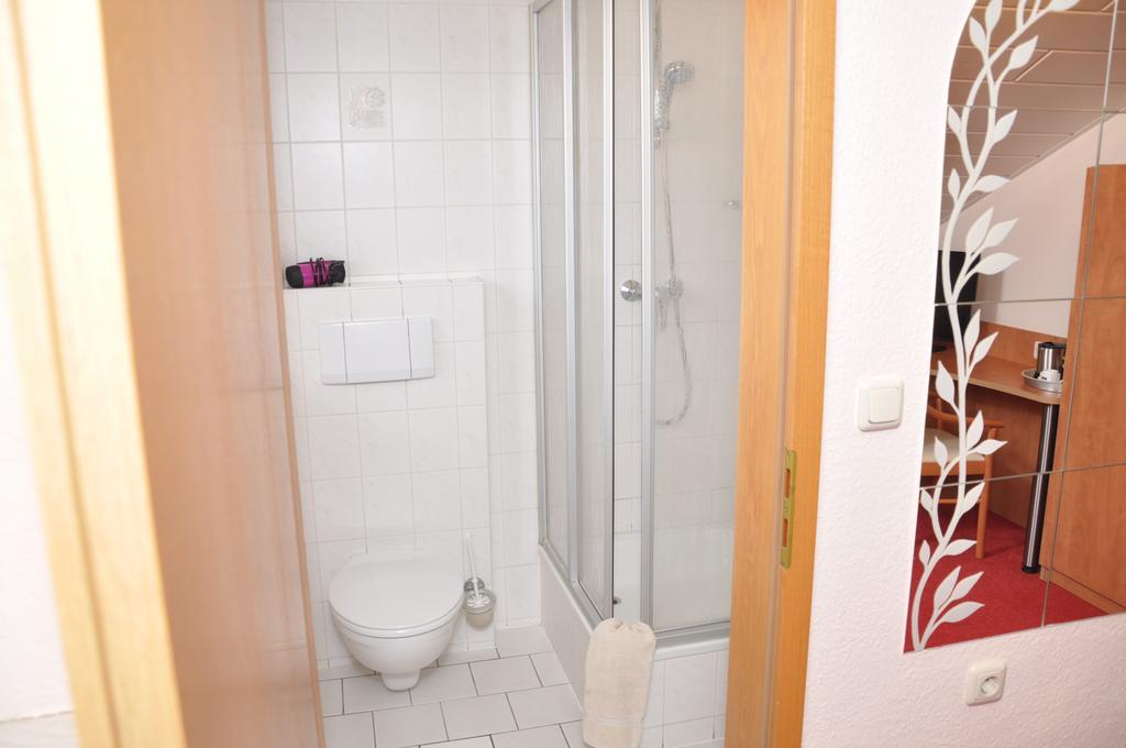 Cafe Hoyer Pension Und Appartements Roedigsdorf Bagian luar foto