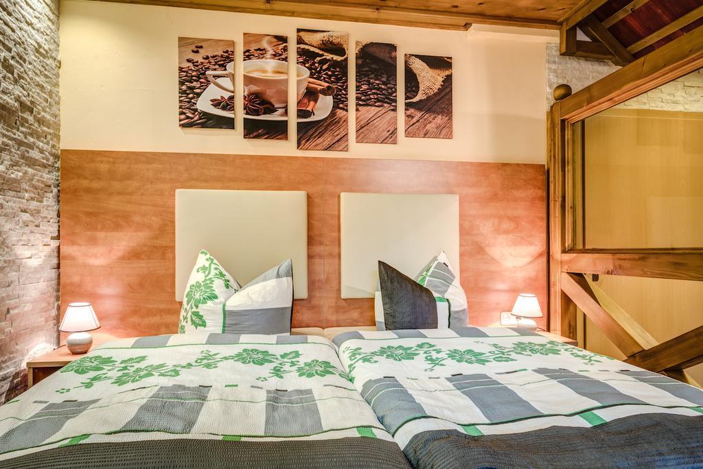 Cafe Hoyer Pension Und Appartements Roedigsdorf Bagian luar foto