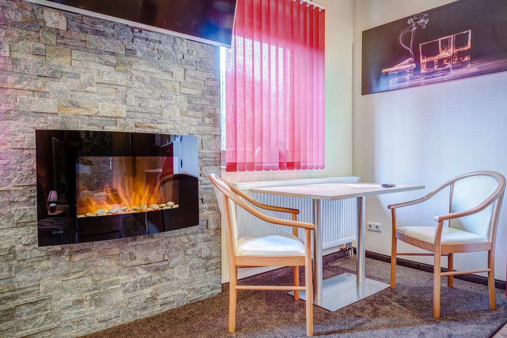 Cafe Hoyer Pension Und Appartements Roedigsdorf Bagian luar foto