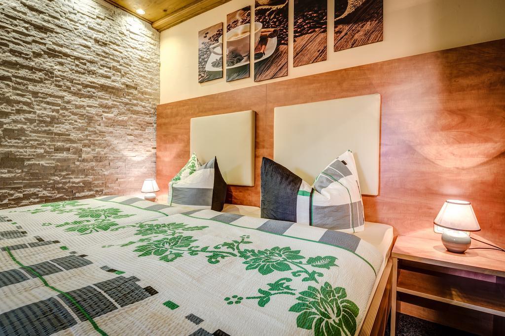 Cafe Hoyer Pension Und Appartements Roedigsdorf Bagian luar foto