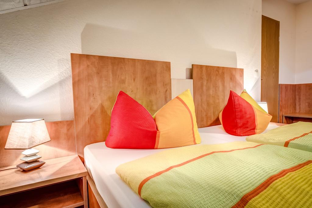 Cafe Hoyer Pension Und Appartements Roedigsdorf Bagian luar foto